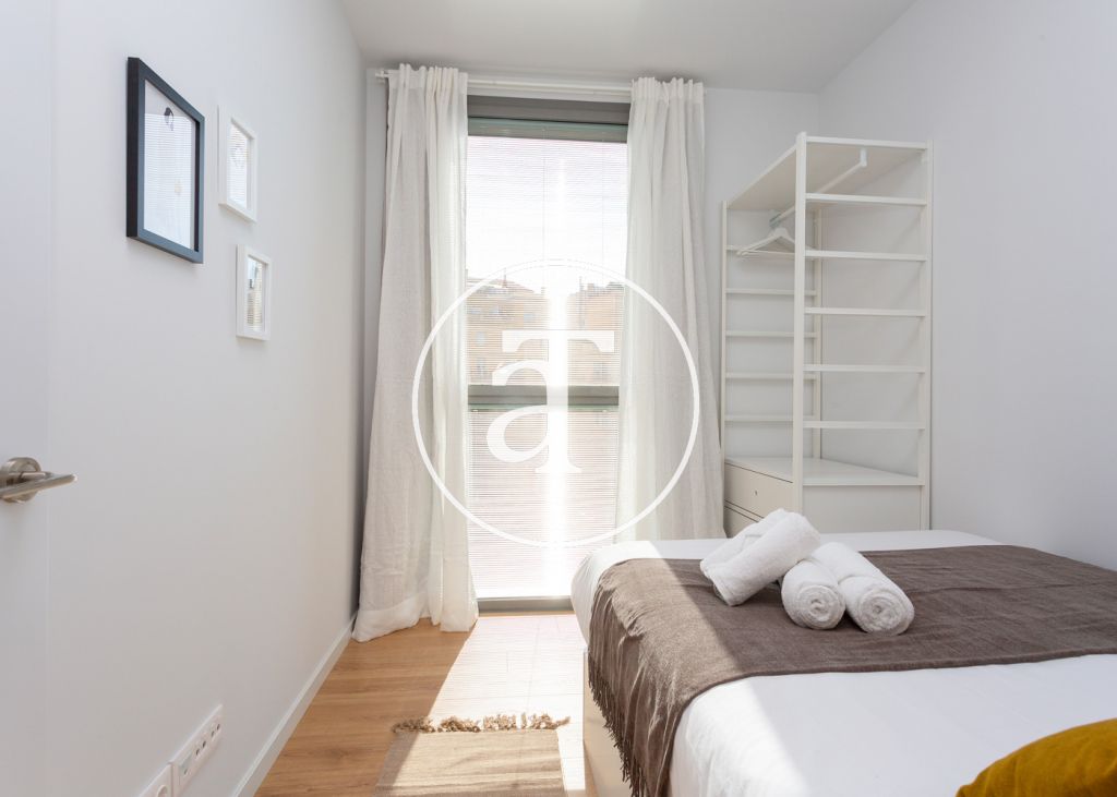Monthly rental apartment with 3 bedrooms, terrace and shared pool close to Diagonal Av. 15
