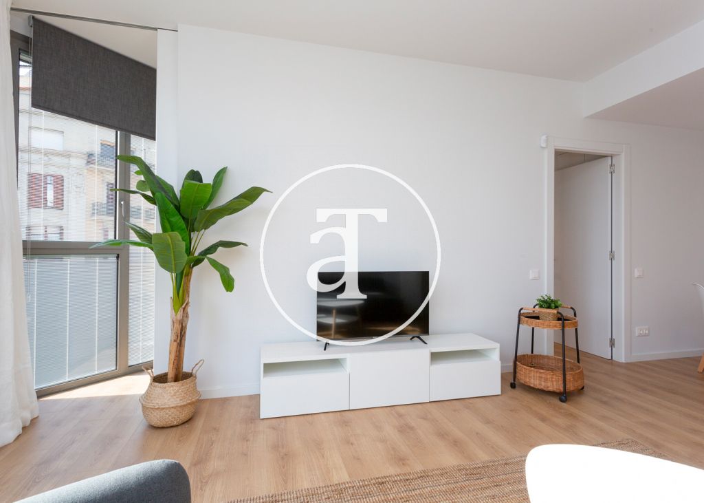 Monthly rental apartment with 3 bedrooms, terrace and shared pool close to Diagonal Av. 9