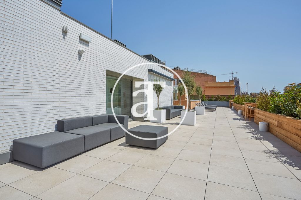 Monthly rental apartment with 3 bedrooms, terrace and shared pool close to Diagonal Av. 45