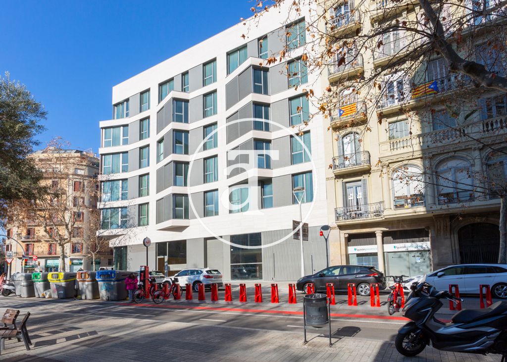Monthly rental apartment with 3 bedrooms, terrace and shared pool close to Diagonal Av. 32