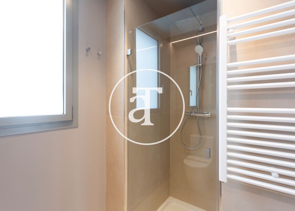 Monthly rental apartment with 3 bedrooms, terrace and shared pool close to Diagonal Av. 27