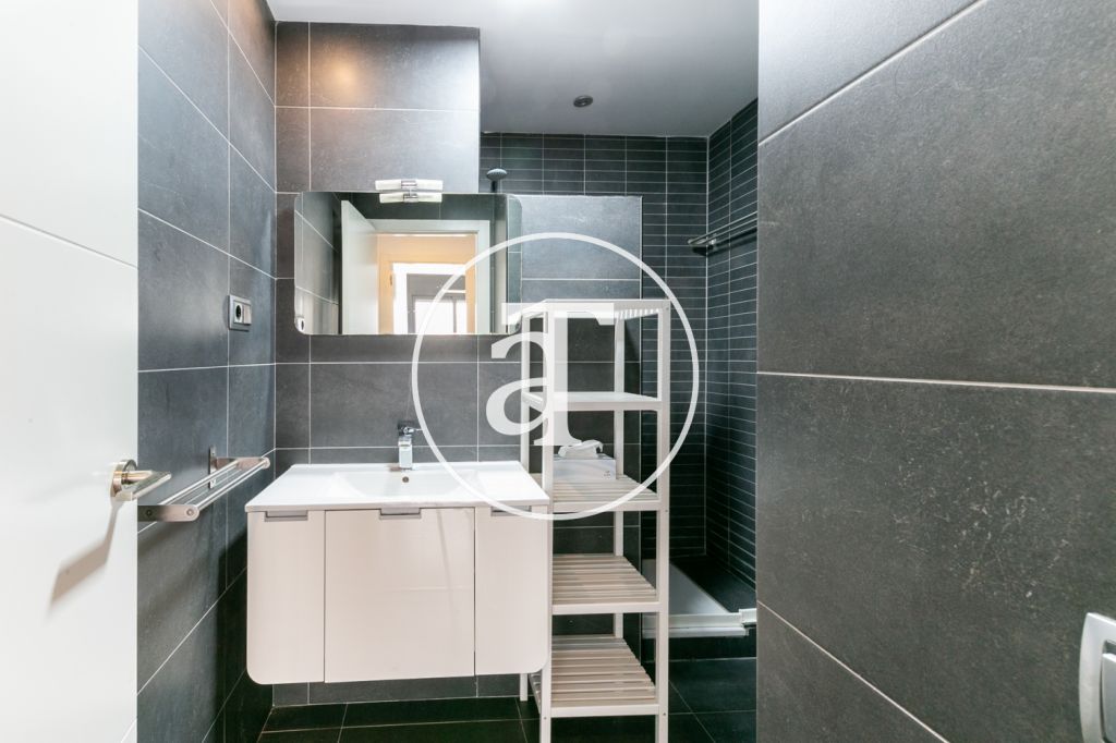 Monthly rental apartment with 2 bedrooms close to Plaça Espanya 11