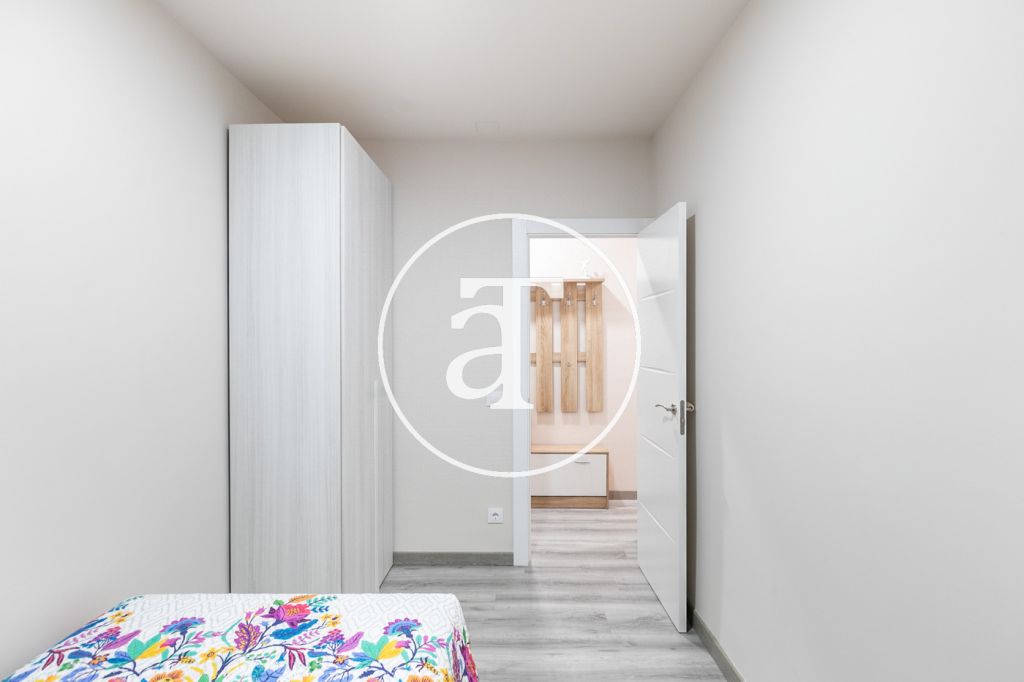 Monthly rental apartment with 3 bedrooms in Sants Montjuic 21