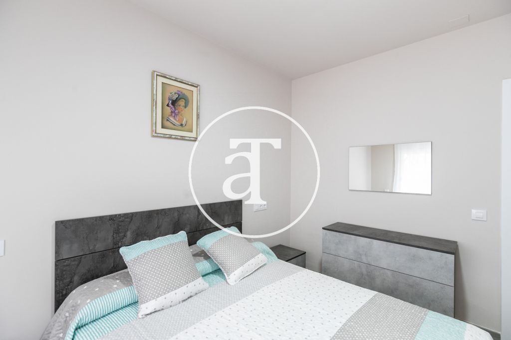 Monthly rental apartment with 3 bedrooms in Sants Montjuic 23
