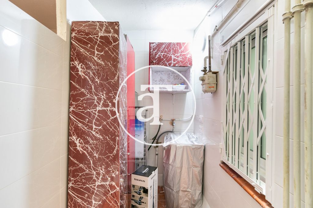 Monthly rental apartment with 3 bedrooms in Sants Montjuic 29