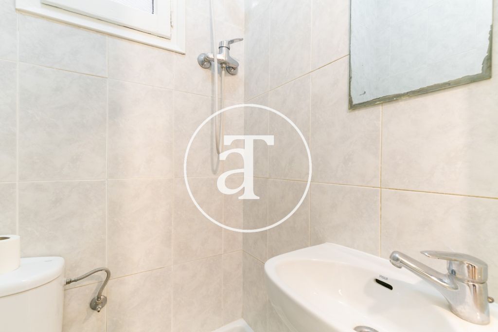 Monthly rental apartment with 2 bedrooms in Poblenou 25