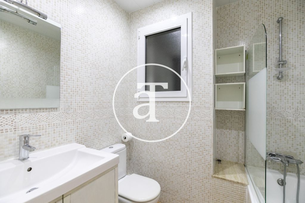 Monthly rental apartment with 3 bedroom in Sants-Montjuic 21