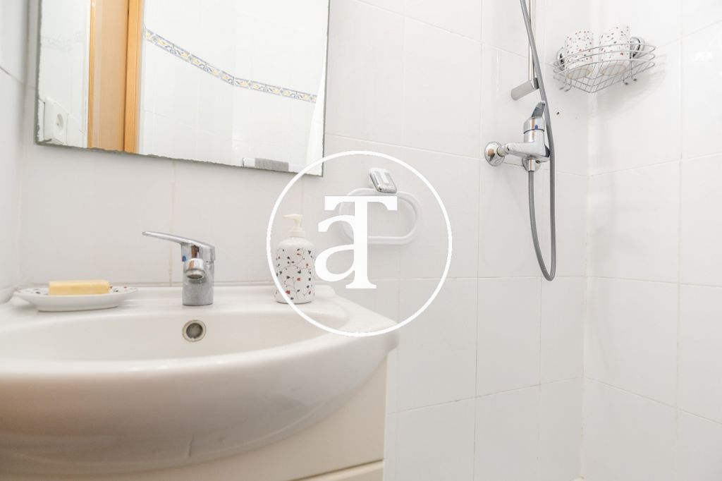 Monthly rental apartment with 2 bedrooms in Gracia 22