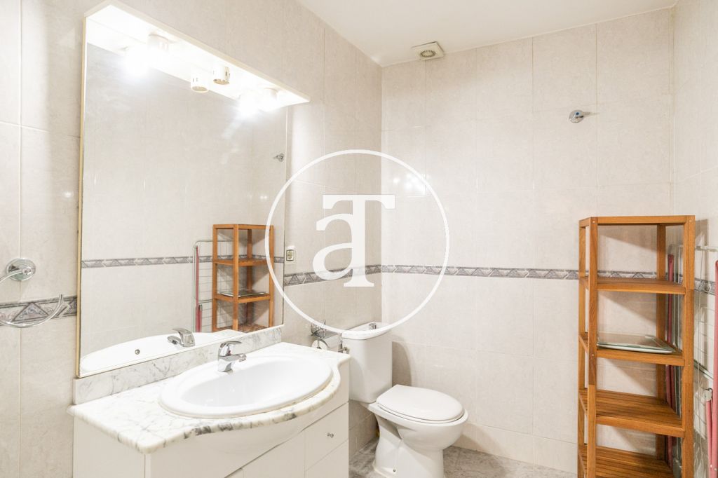 Monthly rental apartment with one bedroom in a central area of Barcelona 18