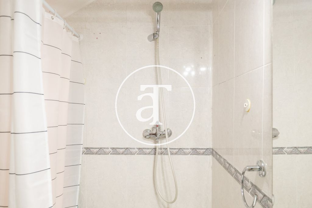 Monthly rental apartment with one bedroom in a central area of Barcelona 17