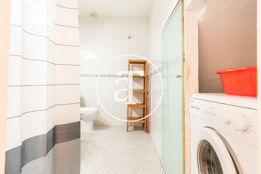 Monthly rental apartment with one bedroom in a central area of Barcelona 19