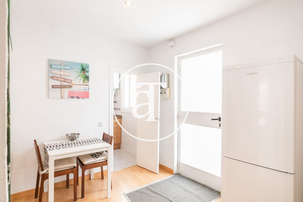 Monthly rental apartment with one bedroom in a central area of Barcelona 9