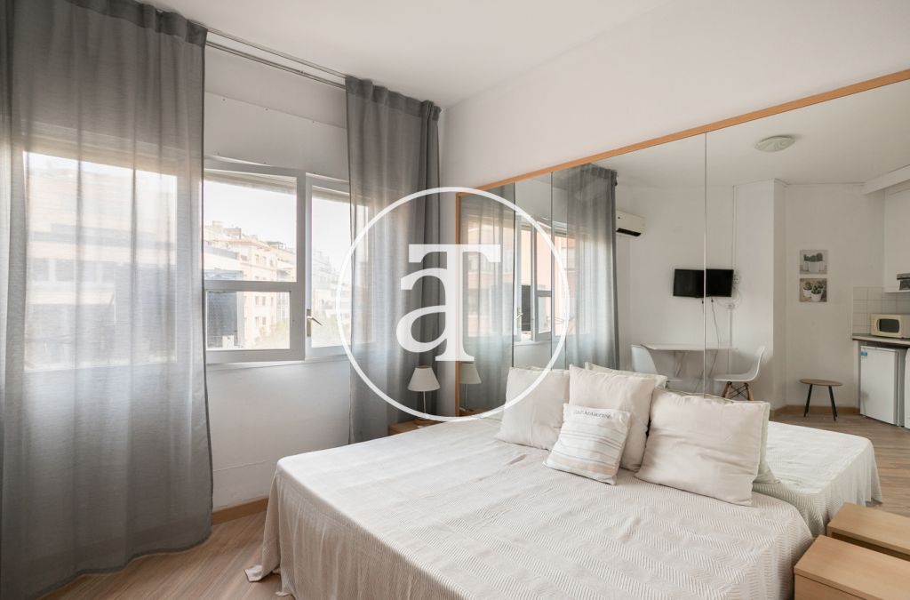 Studio à louer pour une courte durée, à deux pas de la gare de Sants