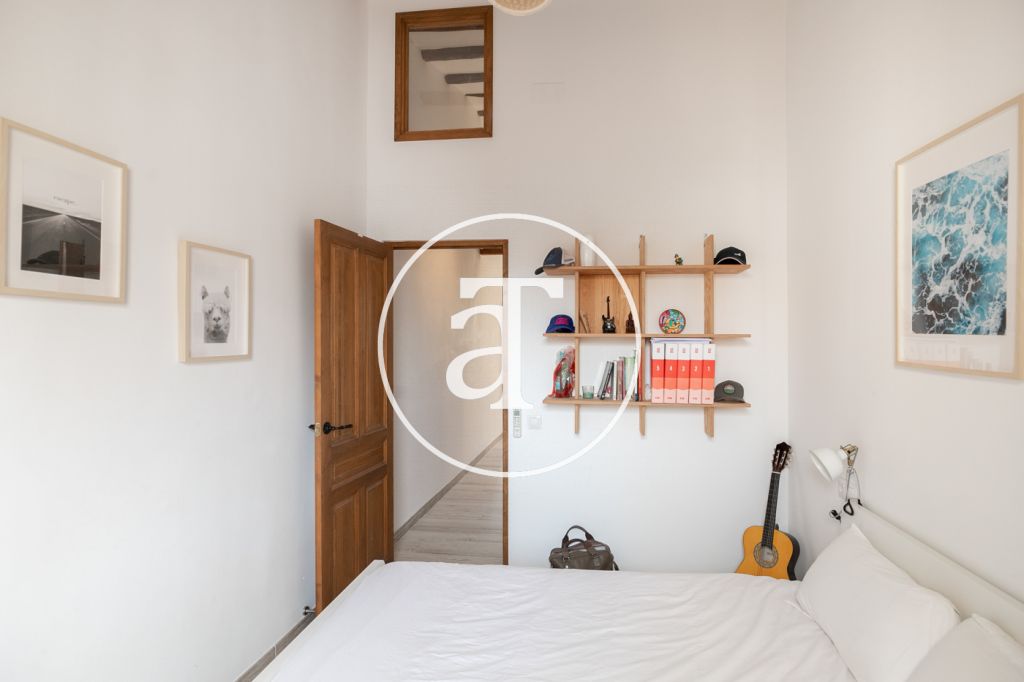 Monthly rental apartment with 2 bedrooms and terrace in Sants 20
