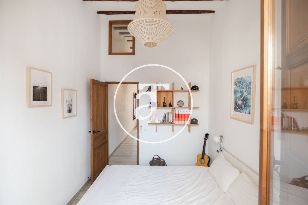 Monthly rental apartment with 2 bedrooms and terrace in Sants 21