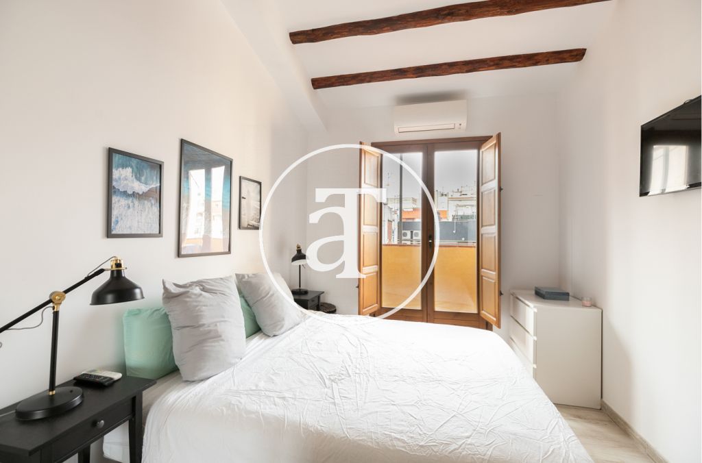 Monthly rental apartment with 2 bedrooms and terrace in Sants 16