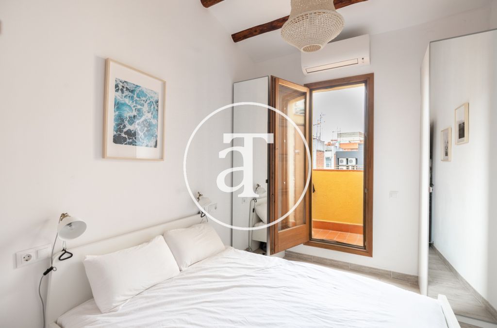 Monthly rental apartment with 2 bedrooms and terrace in Sants 19