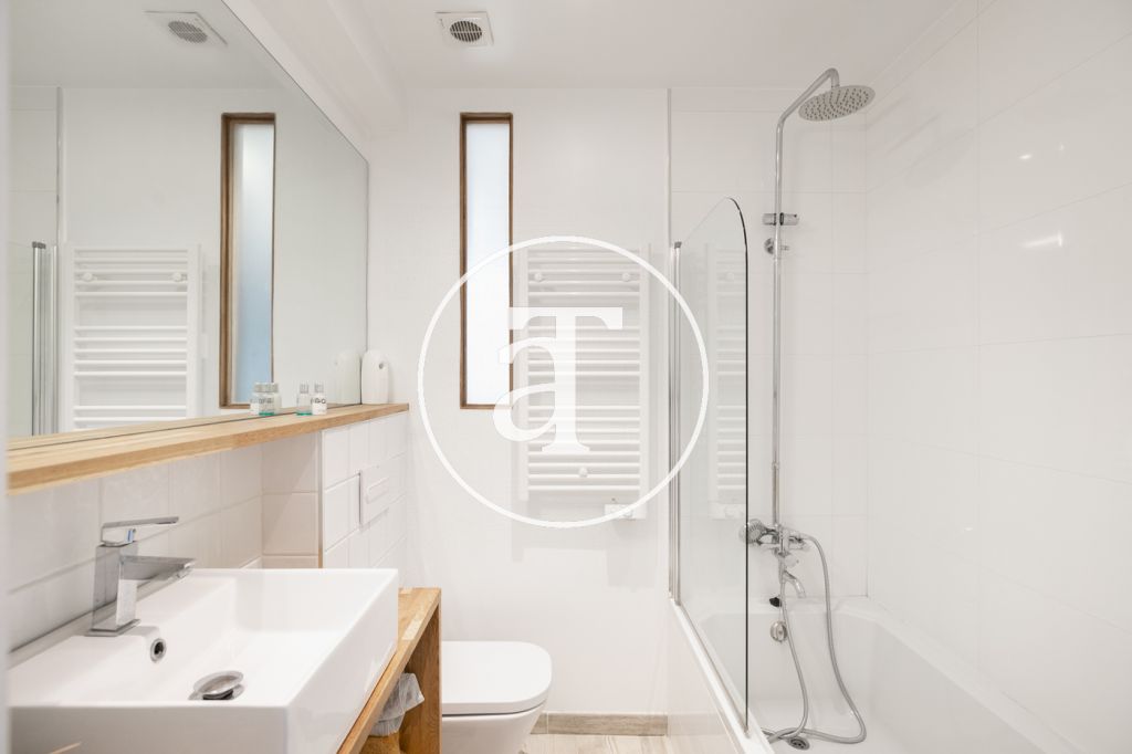 Monthly rental apartment with 2 bedrooms and terrace in Sants 23