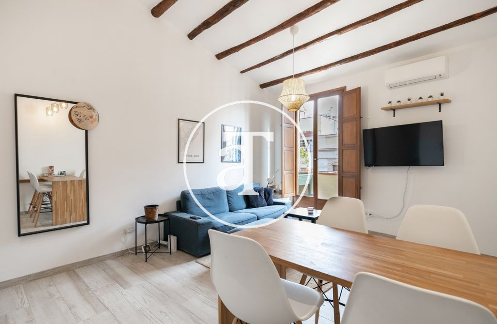 Monthly rental apartment with 2 bedrooms and terrace in Sants 3