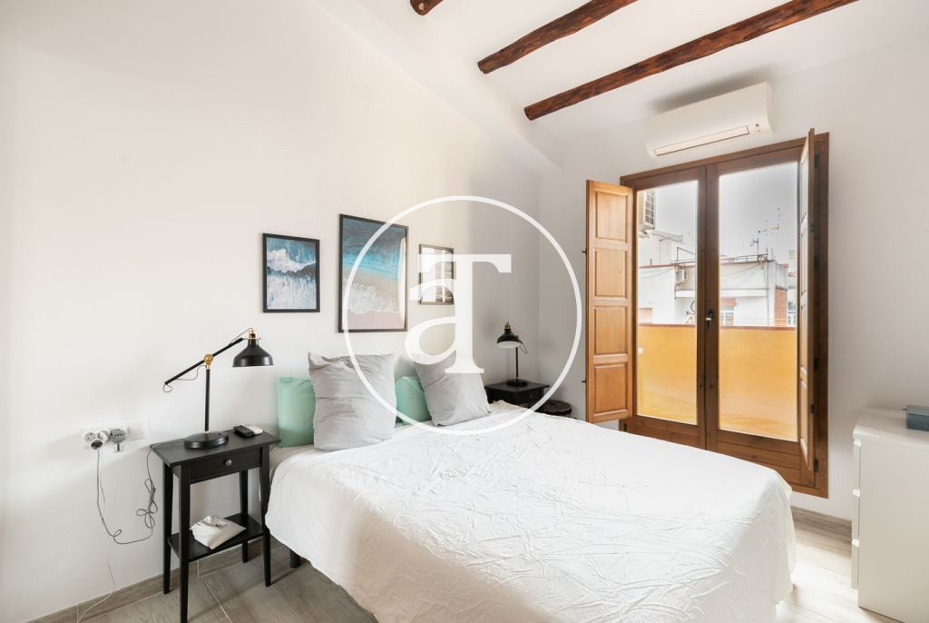 Monthly rental apartment with 2 bedrooms and terrace in Sants 15