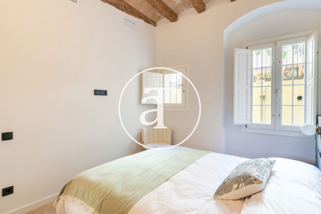 Monthly rental design apartment with 2 bedrooms and terrace steps from Passeig Sant Joan and Arc de Triomf 24