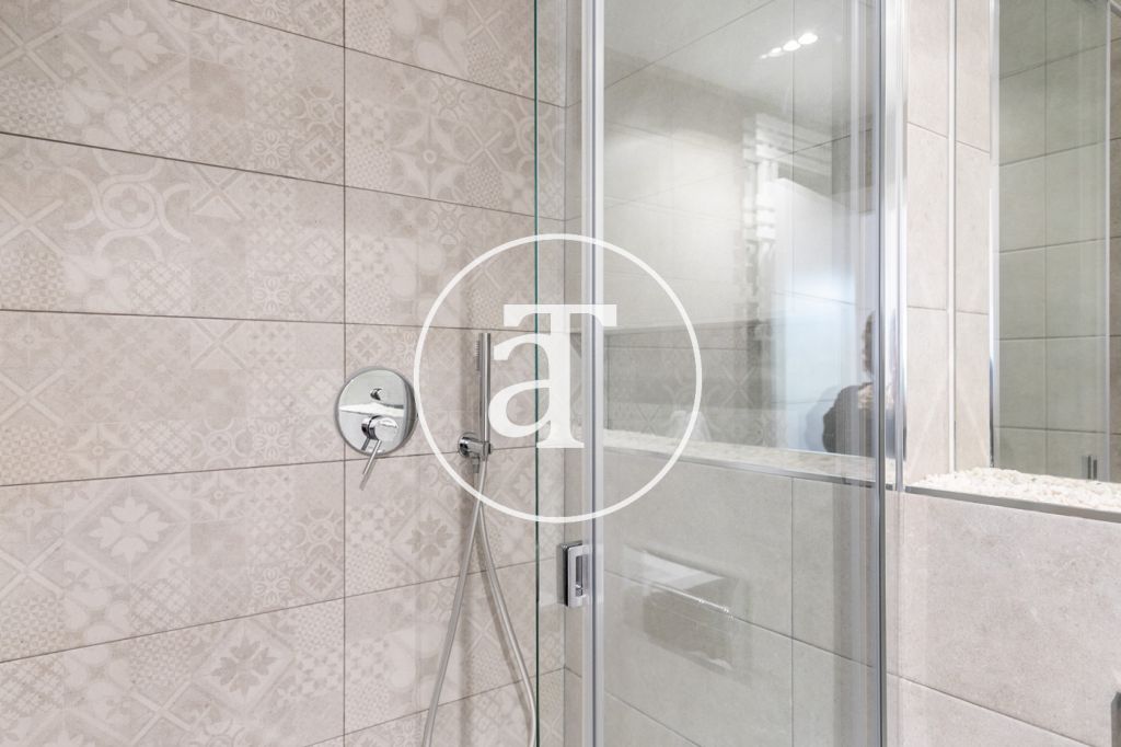 Monthly rental design apartment with 2 bedrooms and terrace steps from Passeig Sant Joan and Arc de Triomf 25