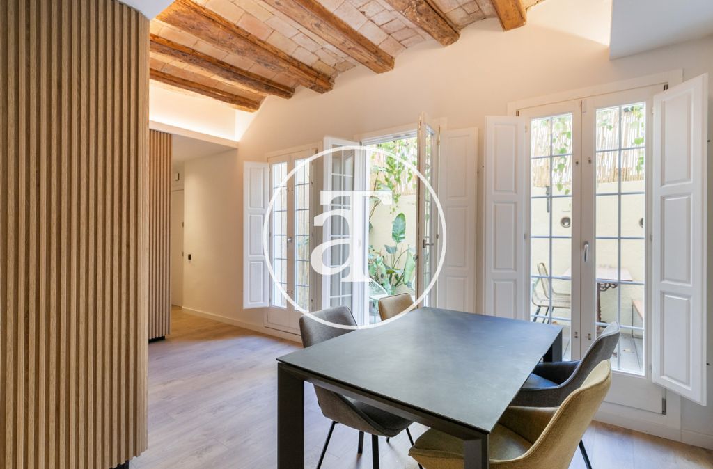 Monthly rental design apartment with 2 bedrooms and terrace steps from Passeig Sant Joan and Arc de Triomf 16