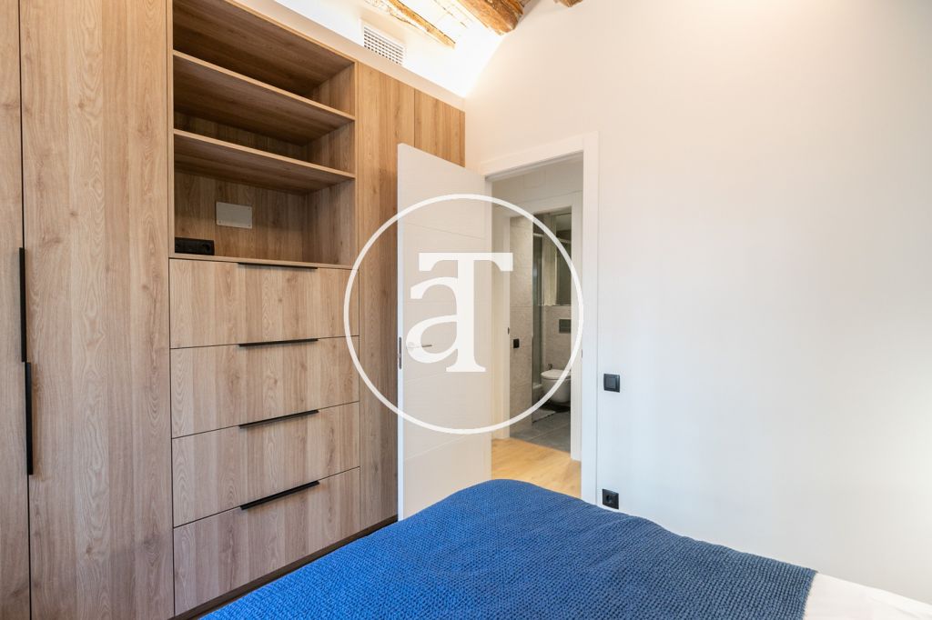 Monthly rental design apartment with 2 bedrooms and terrace steps from Passeig Sant Joan and Arc de Triomf 20
