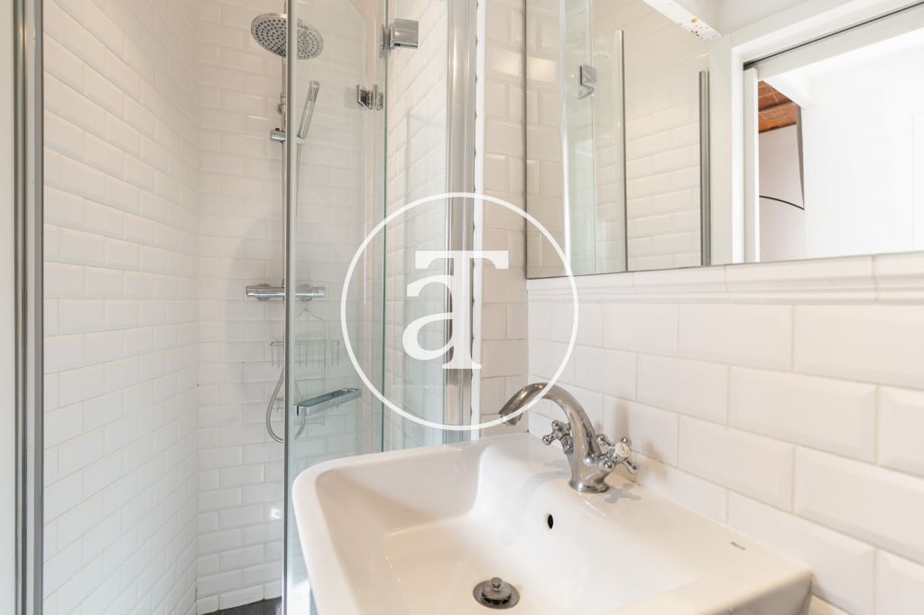 Monthly rental apartment with 1 bedroom with amazing terrace in the center of Barcelona 25