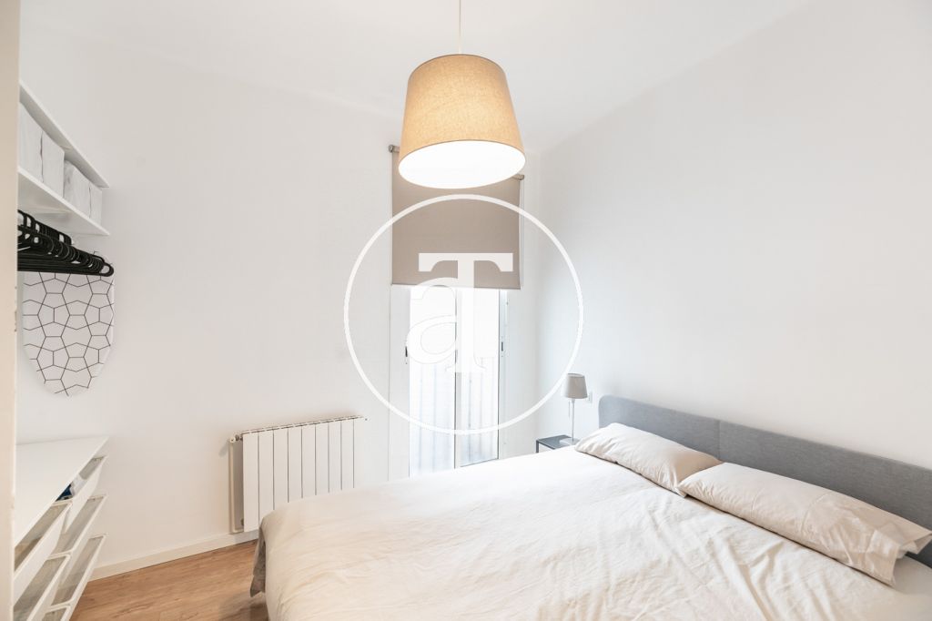 Monthly rental apartment with 1 bedroom with amazing terrace in the center of Barcelona 18