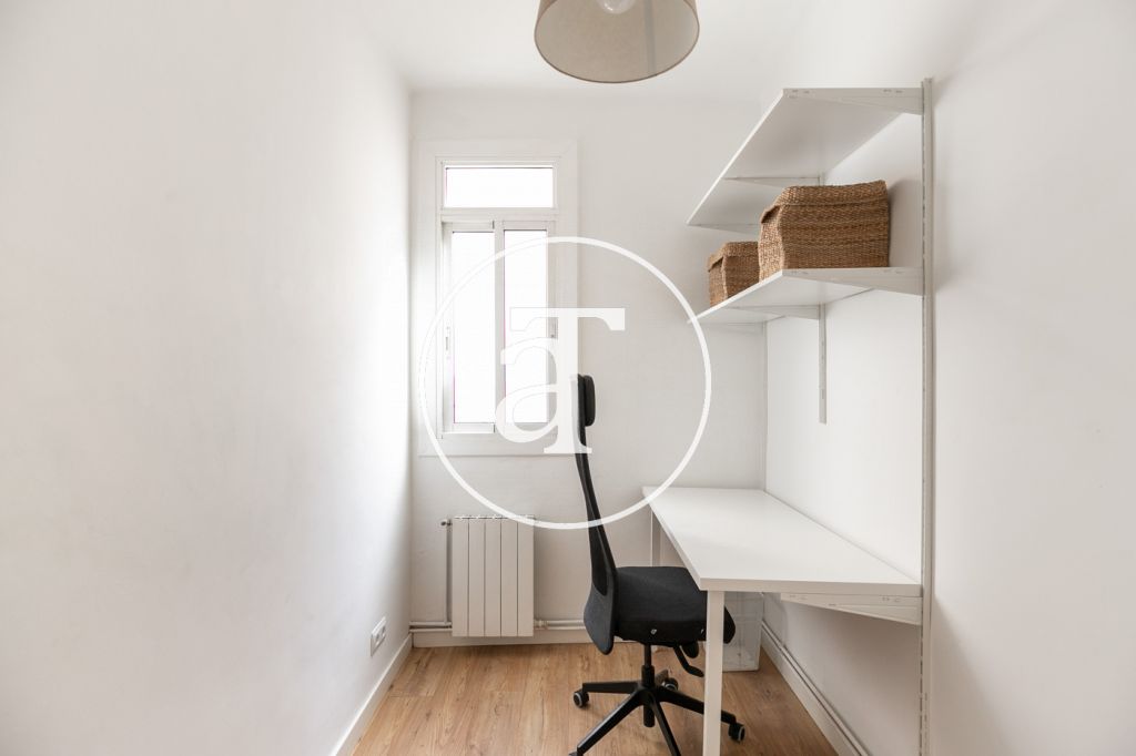Monthly rental apartment with 1 bedroom with amazing terrace in the center of Barcelona 21