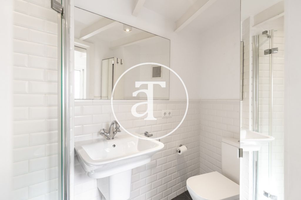 Monthly rental apartment with 1 bedroom with amazing terrace in the center of Barcelona 23