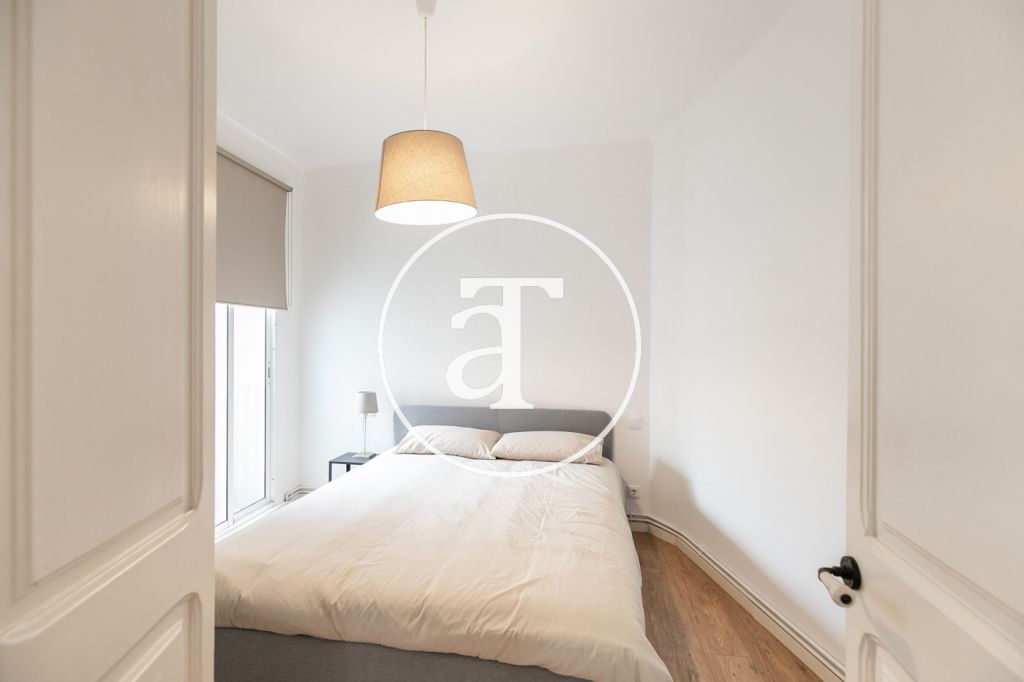 Monthly rental apartment with 1 bedroom with amazing terrace in the center of Barcelona 17