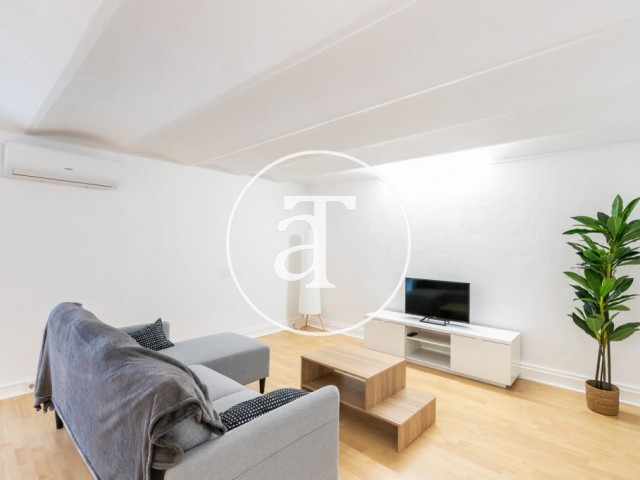 Monthly rental flat with 3 bedroom close to Girona station