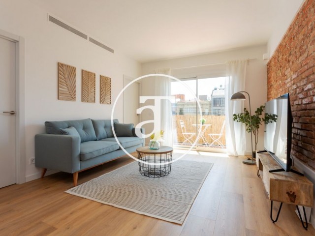 Monthly rental apartment with 3 bedrooms and terrace close to Verdaguer station