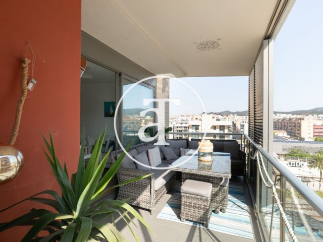 Monthly rental apartment with 2 bedrooms, terrace with sea view and community pool and parking included.