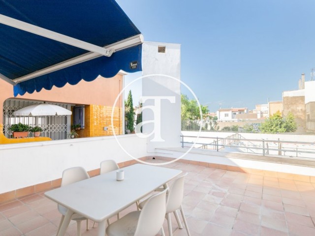 Duplex en location temporaire avec 2 chambres et 2 terrasses à Badalona