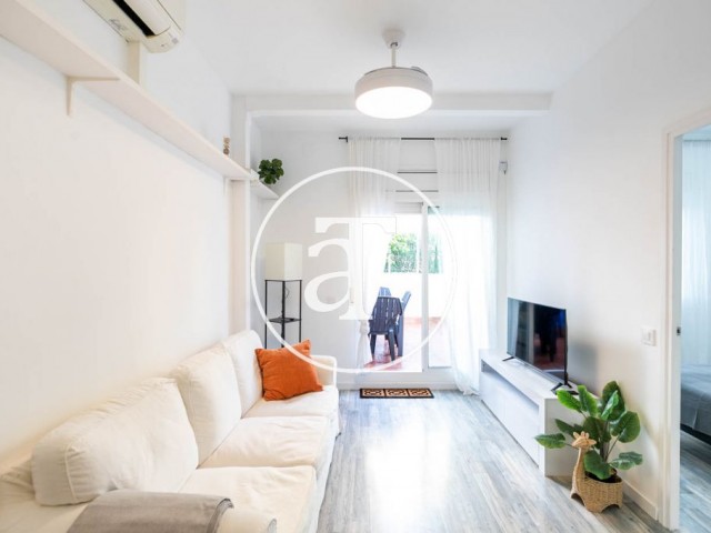 Ático de alquiler temporal de 1 habitación con terraza en Gracia