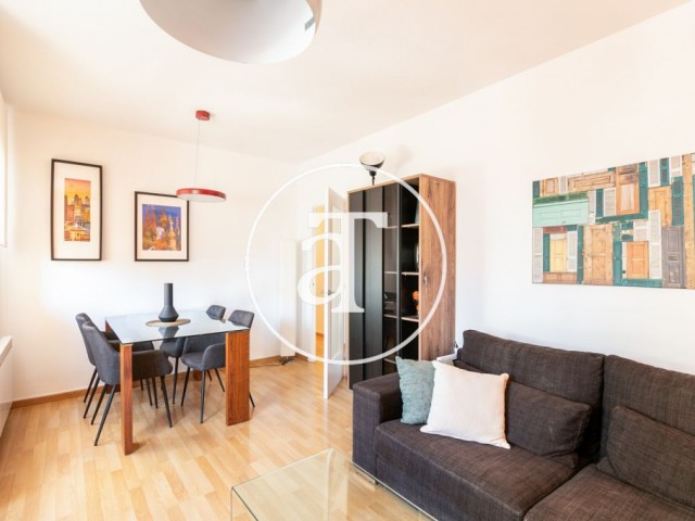 Monthly rental apartment with 3 bedroom with balcony a few meters from the Hospital Sant Pau.