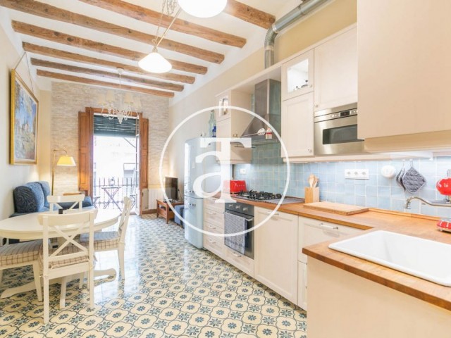 Monthly rental apartment with 2 bedrooms and 2 bathrooms with balcony in Gràcia