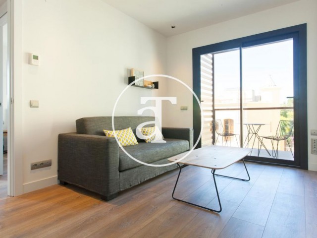 Monthly rental apartment with 2 bedrooms, large balcony and garden area in a residential area of Barcelona.
