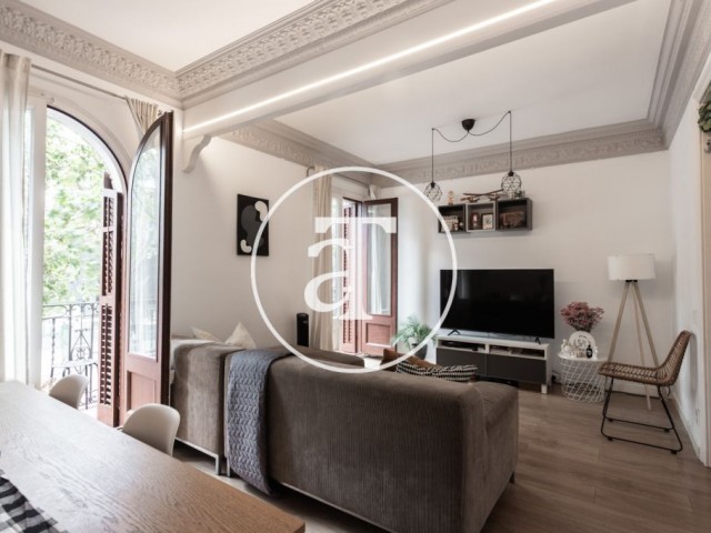 Monthly rental apartment with 3 bedrooms and balcony, 1 bathroom, and toilet in L