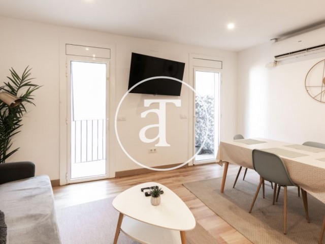 Monthly rental apartment with 2 bedrooms and 2 bathrooms with balcony in Poble-sec