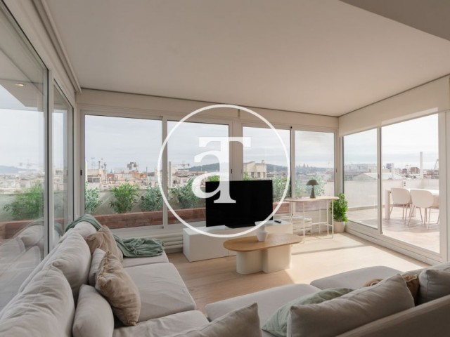 Monthly rental penthouse apartment with 2 bedrooms with studio, 2 bathrooms and terrace in Eixample