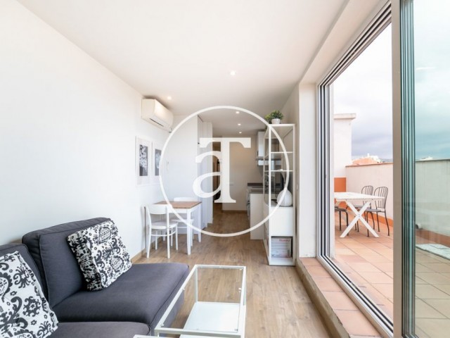 Bright penthouse for rent in Eixample Dreta in Barcelona